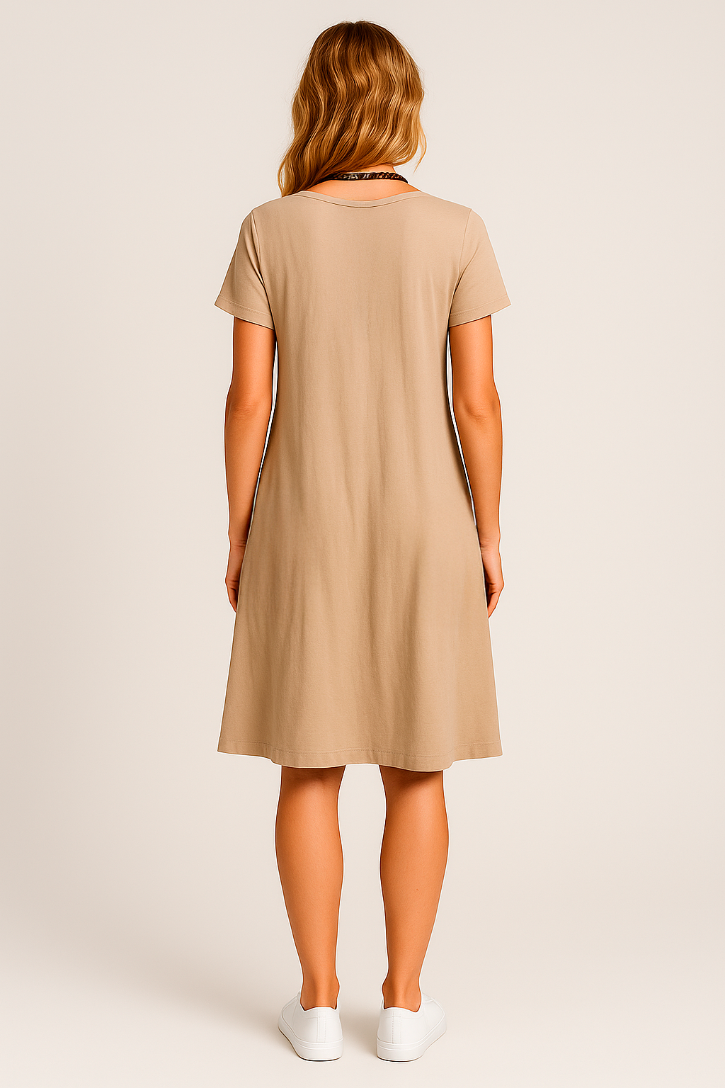 Vestido Lavínia Midi Decote Redondo Bolsos Frontais e  Manga Curta